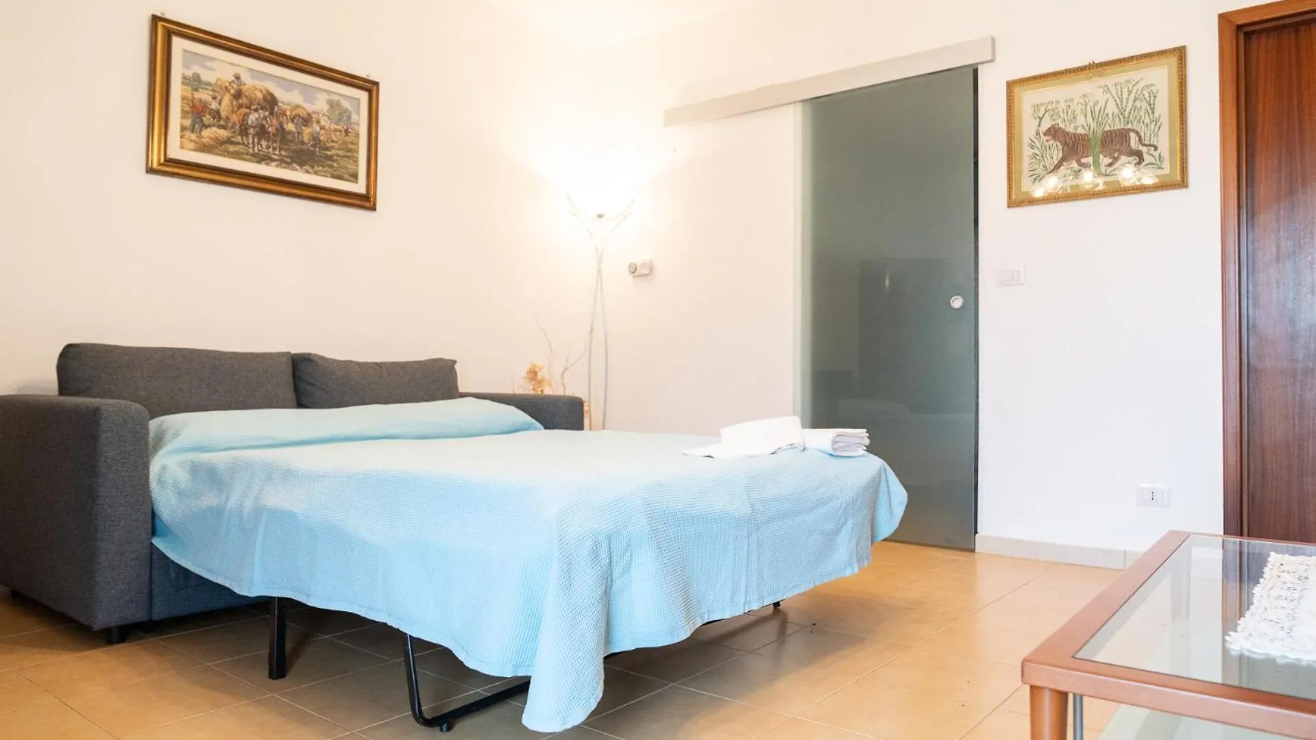 Casa Vacanza Vittoria サンタ・テレーザ・ディ・リーヴァ 0*,  イタリア